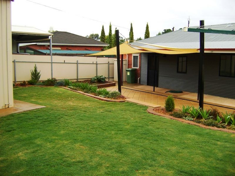 22 Essington Avenue, Clare SA 5453