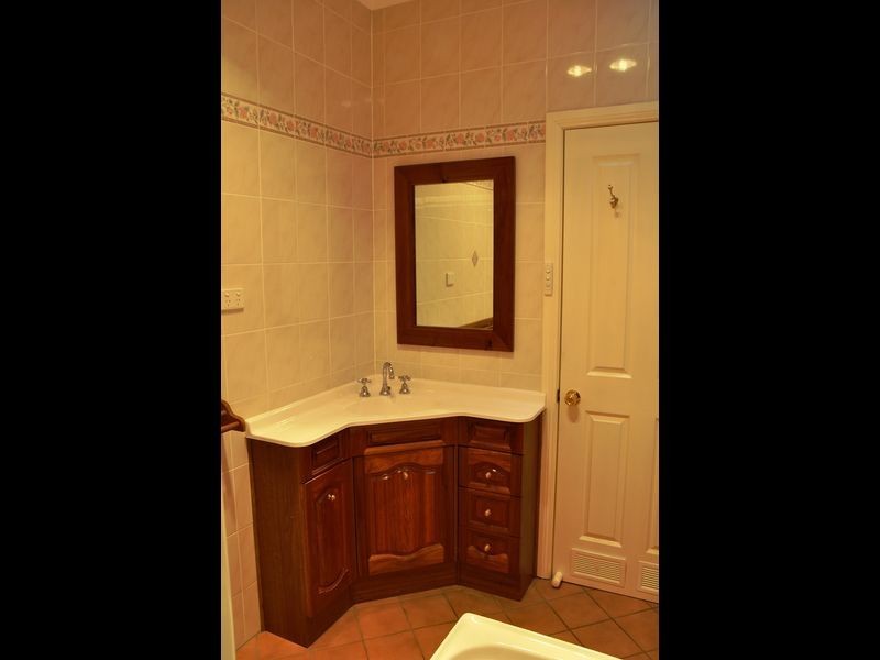 22 Essington Avenue, Clare SA 5453