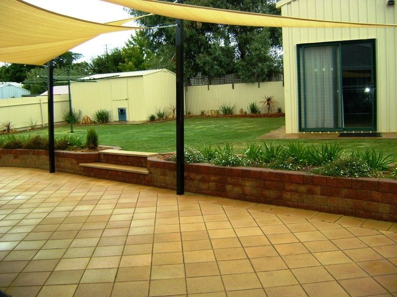 22 Essington Avenue, Clare SA 5453