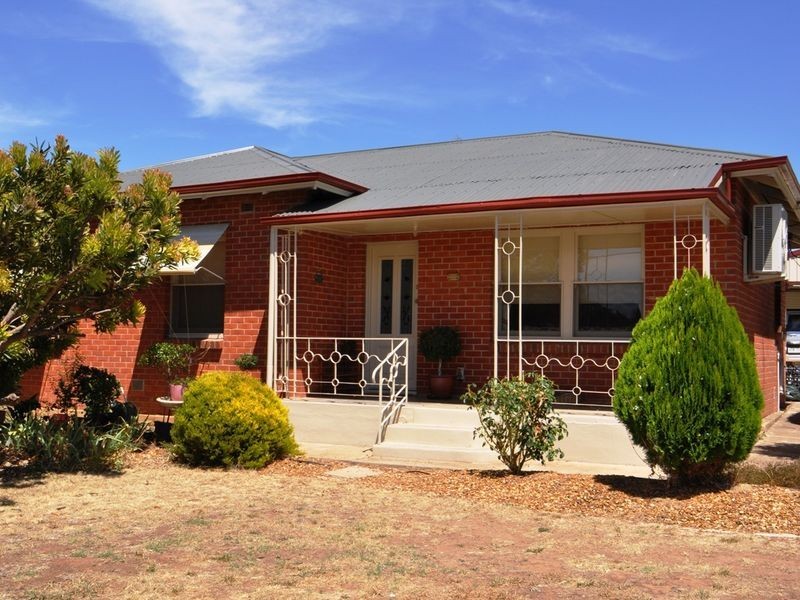 22 Essington Avenue, Clare SA 5453