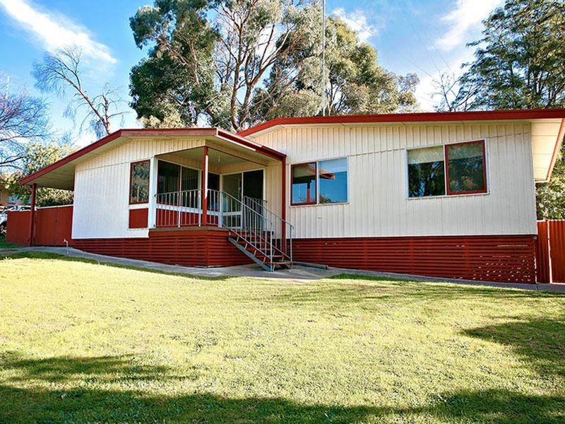 2 Earles Court, Clare SA 5453