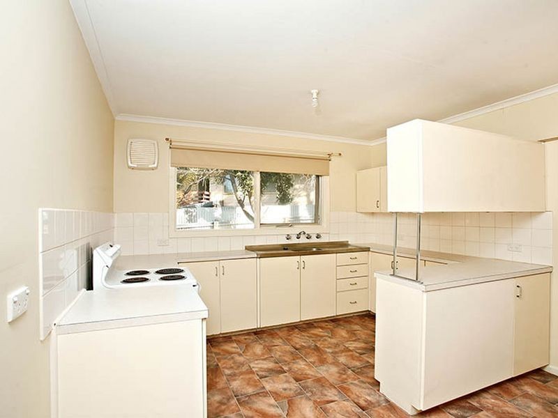 2 Earles Court, Clare SA 5453