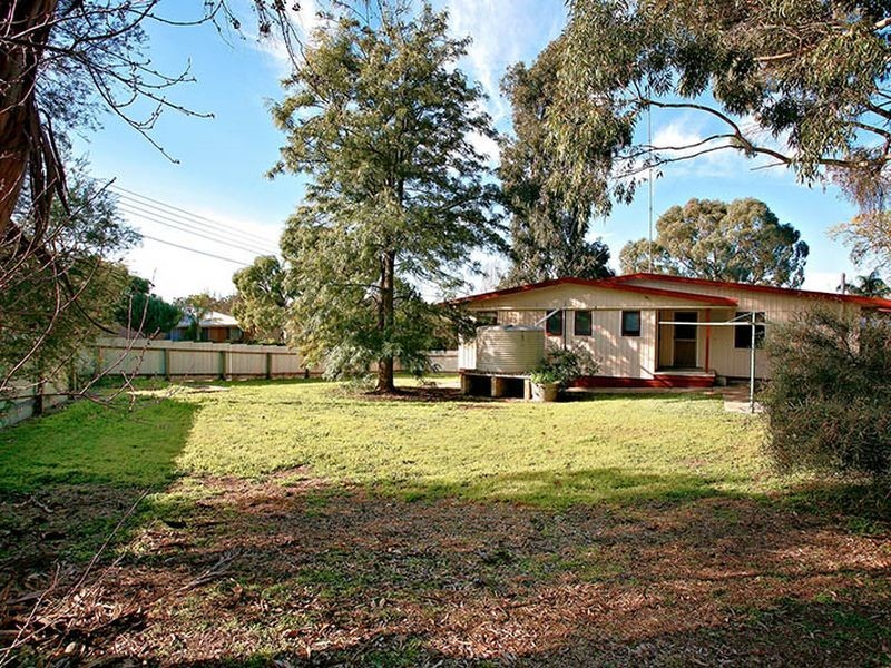 2 Earles Court, Clare SA 5453