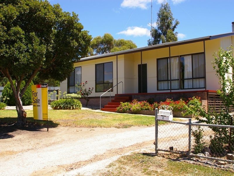 2 Pattullo Avenue, Clare SA 5453