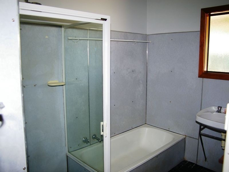 2 Pattullo Avenue, Clare SA 5453