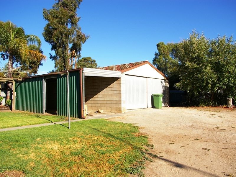 2 Pattullo Avenue, Clare SA 5453