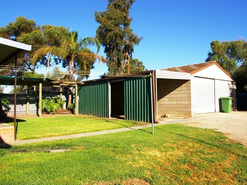2 Pattullo Avenue, Clare SA 5453
