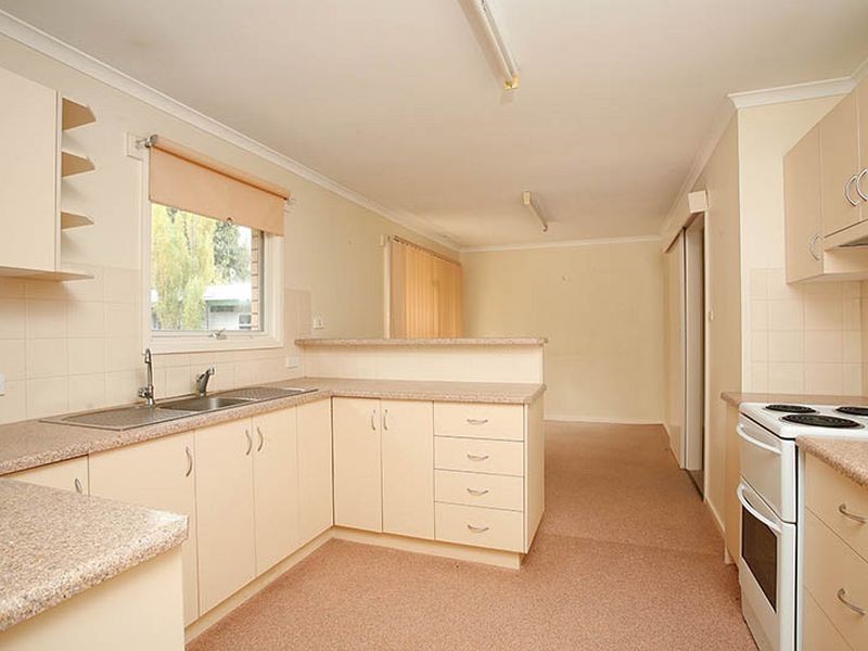 6 Charles Street, Riverton SA 5412