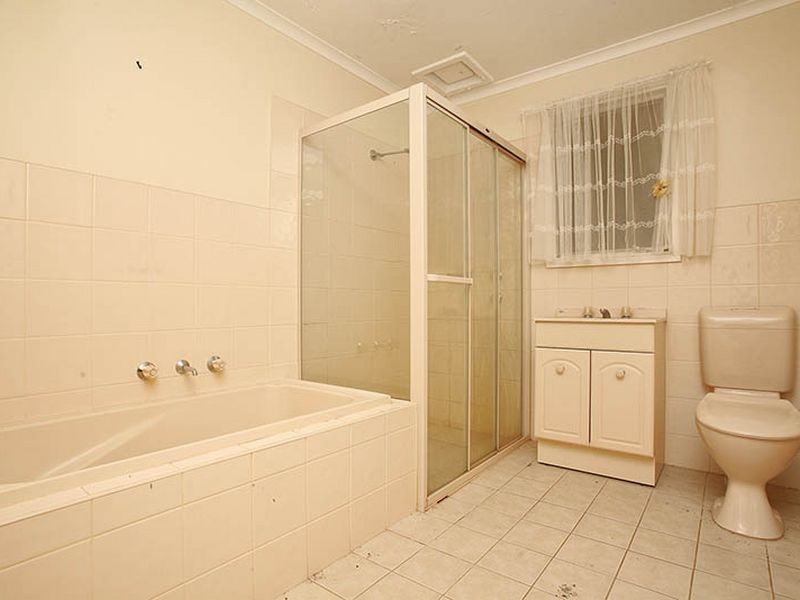 6 Charles Street, Riverton SA 5412