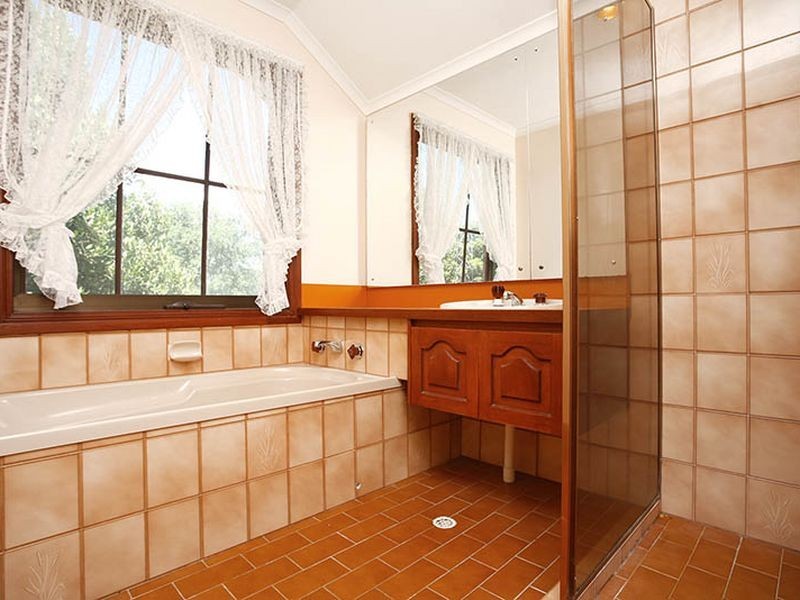 27 Daly Street, Clare SA 5453