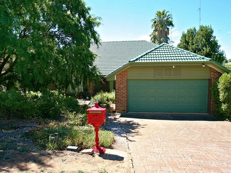 27 Daly Street, Clare SA 5453