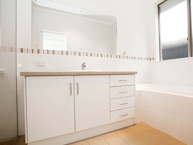 8B Wright Place, Clare SA 5453