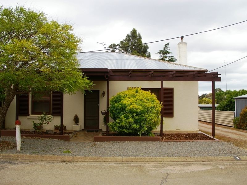 3 William Street, Clare SA 5453