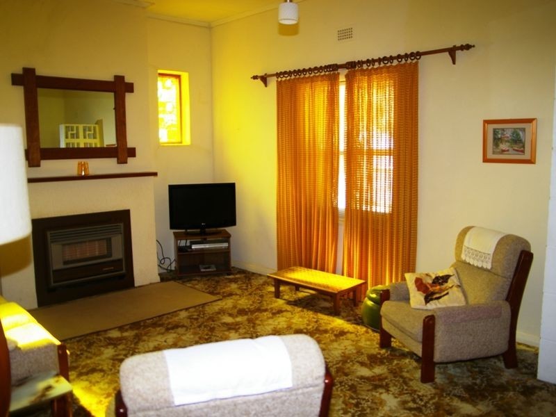 3 William Street, Clare SA 5453