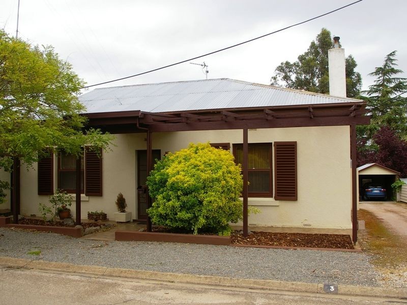 3 William Street, Clare SA 5453