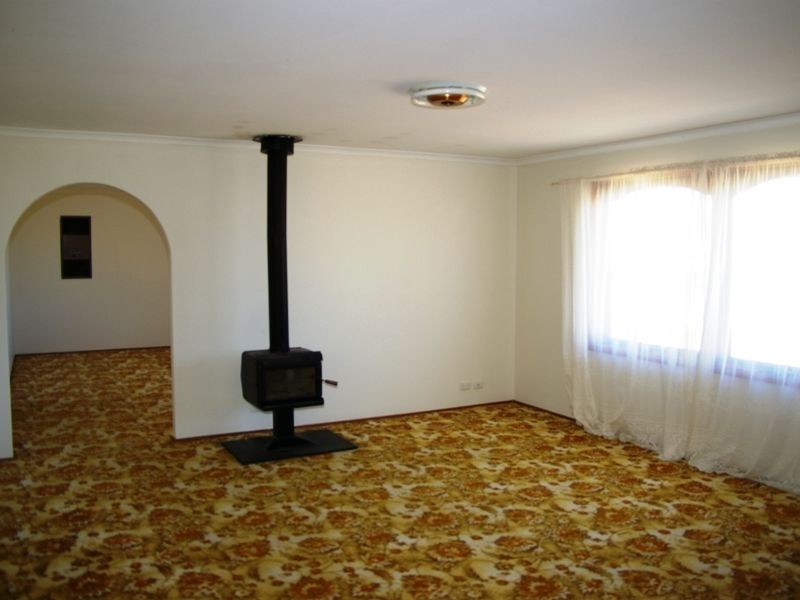 16 Burnie Street, Blyth SA 5462