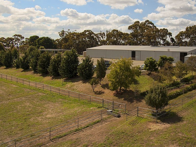 32 Hubbe Road, Clare SA 5453