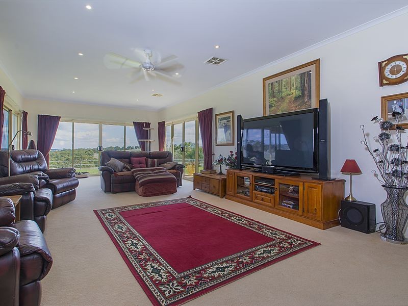 32 Hubbe Road, Clare SA 5453