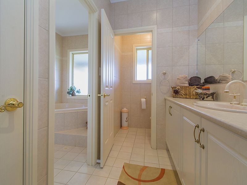 32 Hubbe Road, Clare SA 5453