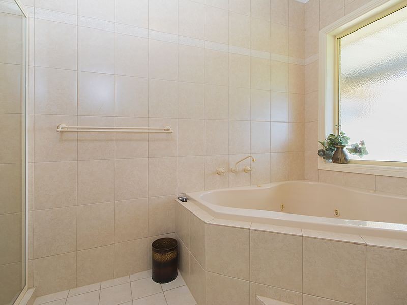 32 Hubbe Road, Clare SA 5453