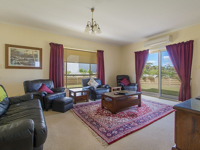 32 Hubbe Road, Clare SA 5453