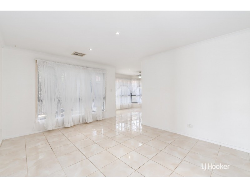 97 President Avenue, Andrews Farm SA 5114