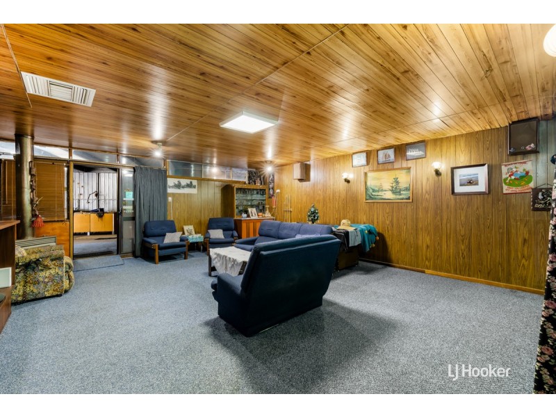 2 Poulshot Crescent, Elizabeth Vale SA 5112