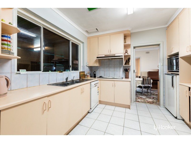 2 Poulshot Crescent, Elizabeth Vale SA 5112