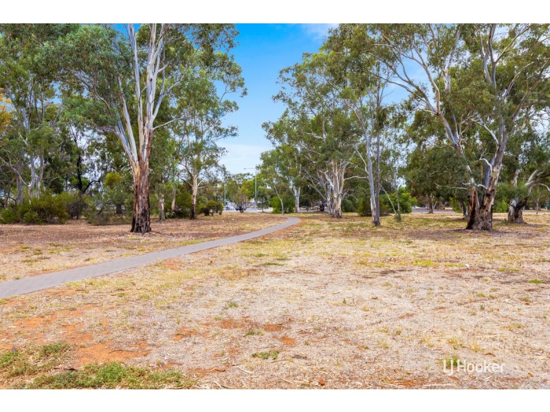 2 Poulshot Crescent, Elizabeth Vale SA 5112