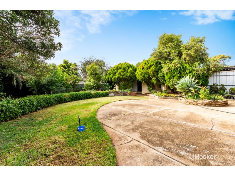 13 St Leonard Crescent, Elizabeth Downs SA 5113