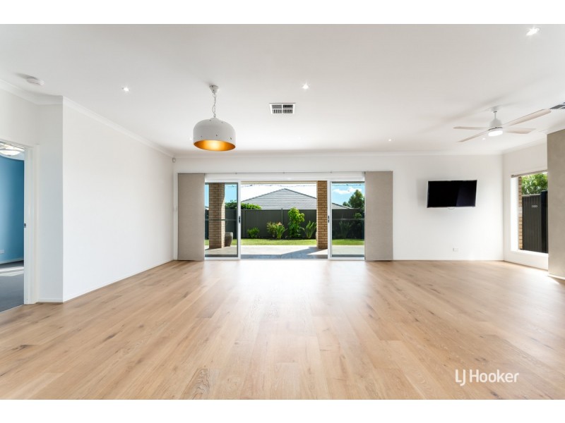 12 Charleston Crescent, Blakeview SA 5114