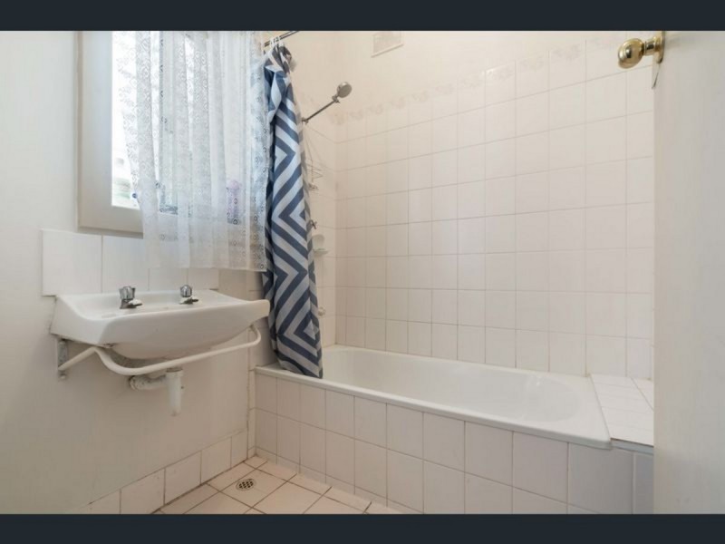 10 Sampson Road, Elizabeth Grove SA 5112