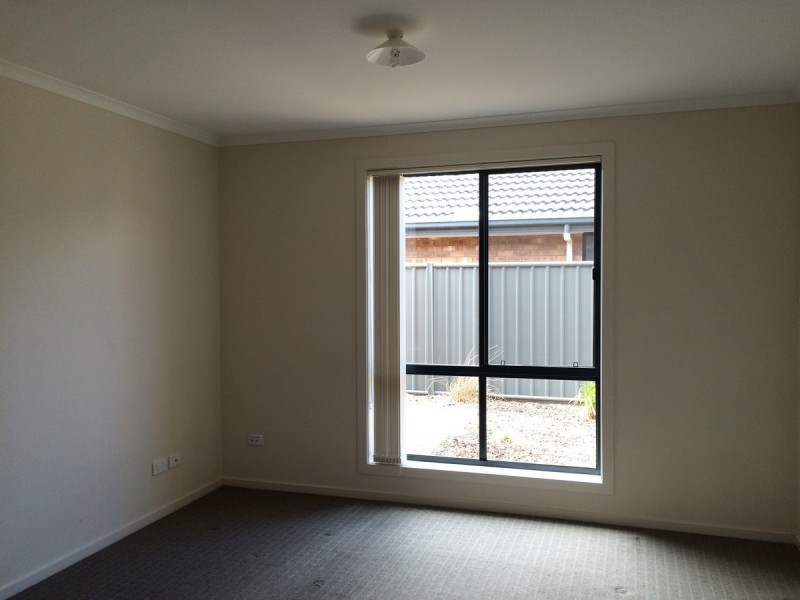 21 Coonawarra Avenue, Andrews Farm SA 5114