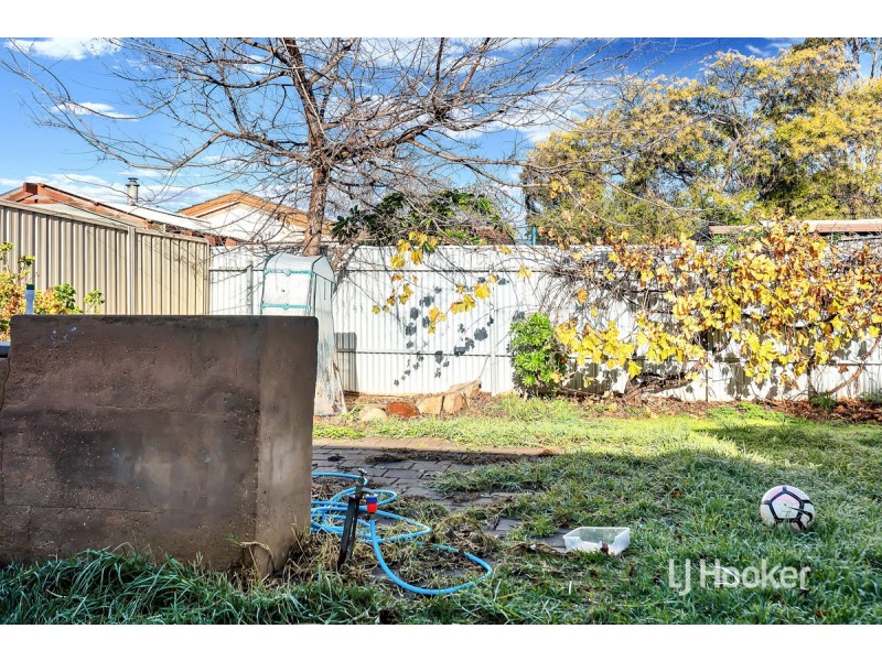 16 Burford Street, Elizabeth Downs SA 5113