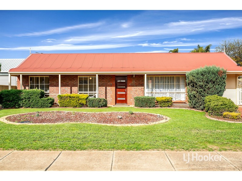 25 President Avenue, Andrews Farm SA 5114