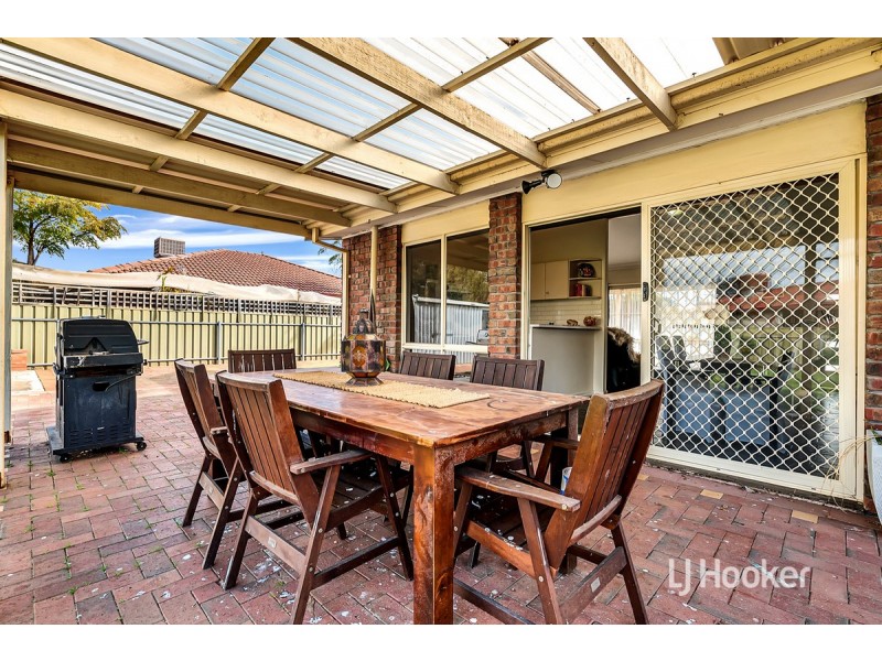 25 President Avenue, Andrews Farm SA 5114