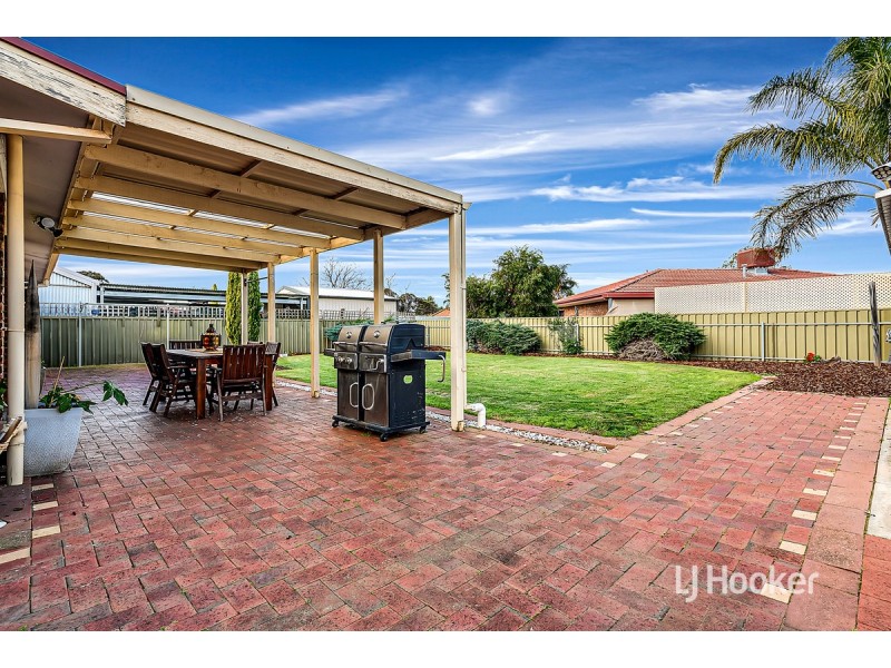 25 President Avenue, Andrews Farm SA 5114
