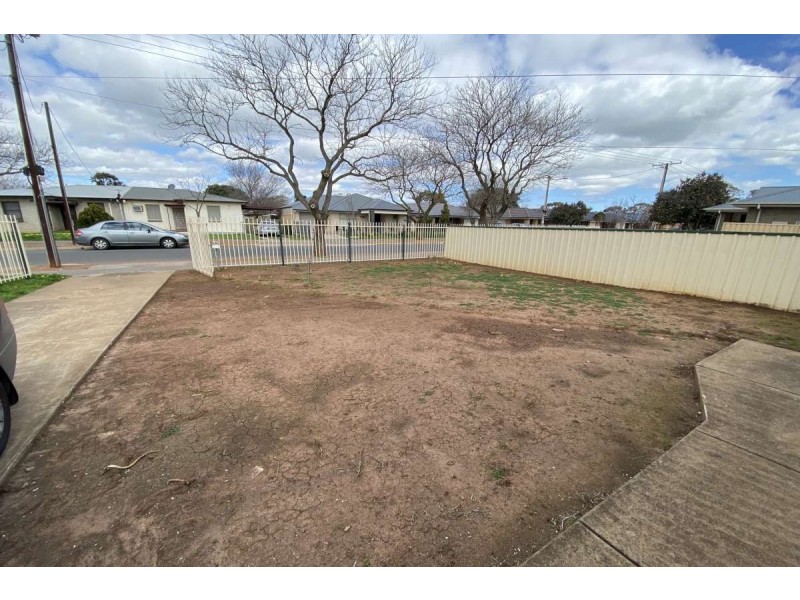 32 Small Crescent, Smithfield Plains SA 5114