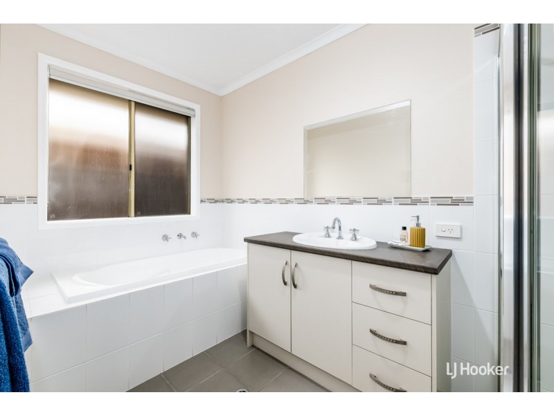 2a St Albans Place, Craigmore SA 5114