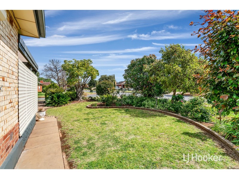 15 Longleat Road, Elizabeth Vale SA 5112