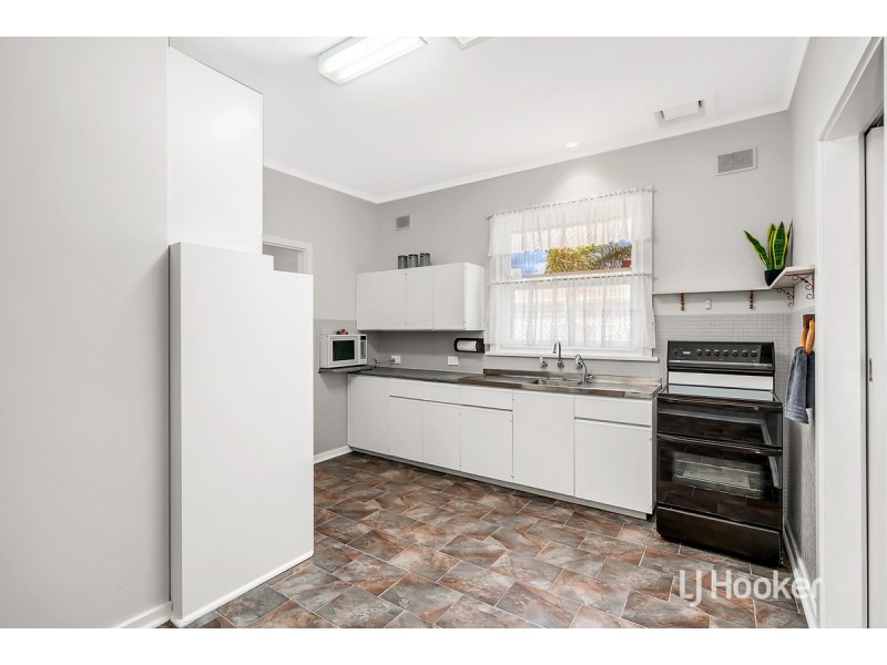 15 Longleat Road, Elizabeth Vale SA 5112