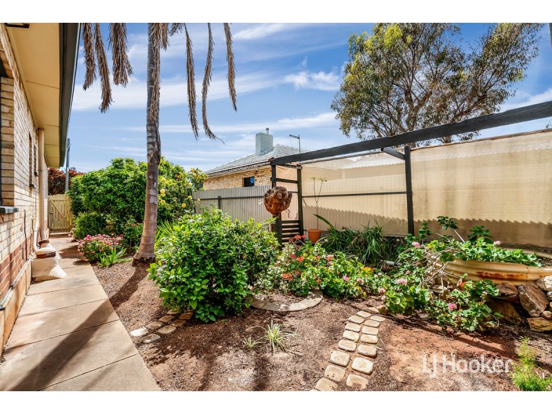 15 Longleat Road, Elizabeth Vale SA 5112