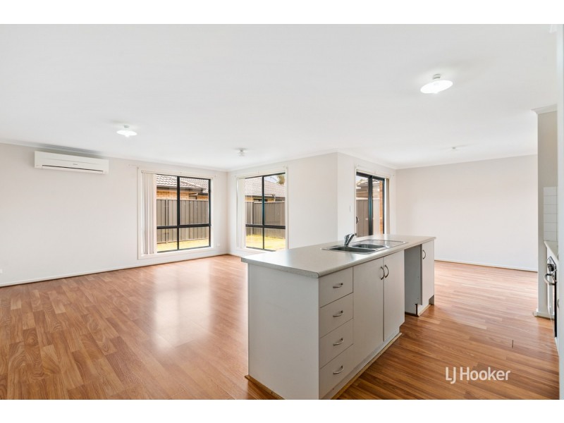21 Coonawarra Avenue, Andrews Farm SA 5114