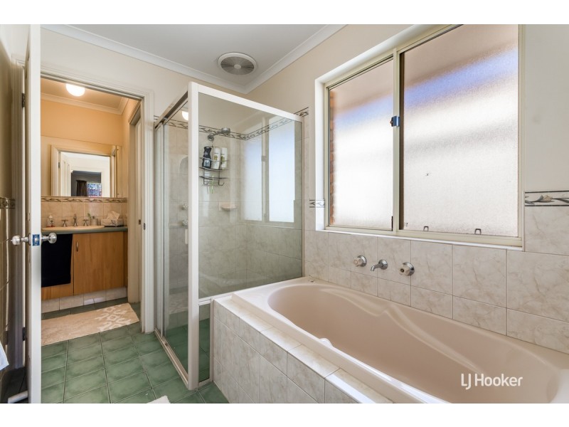 11 Manchester Circuit, Craigmore SA 5114