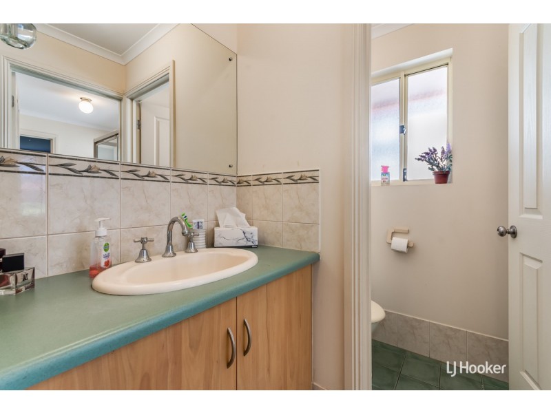 11 Manchester Circuit, Craigmore SA 5114