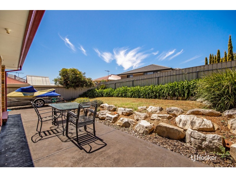 11 Manchester Circuit, Craigmore SA 5114