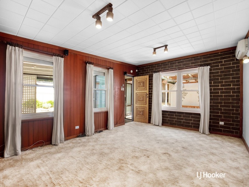 42 Bloomfield Crescent, Elizabeth Downs SA 5113