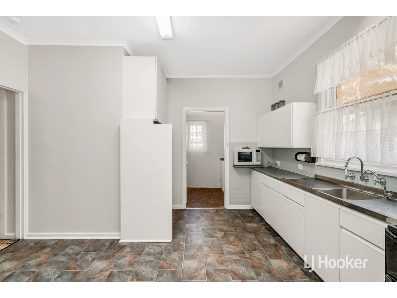 15 Longleat Road, Elizabeth Vale SA 5112