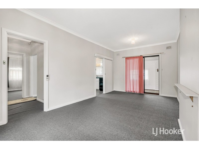 15 Longleat Road, Elizabeth Vale SA 5112