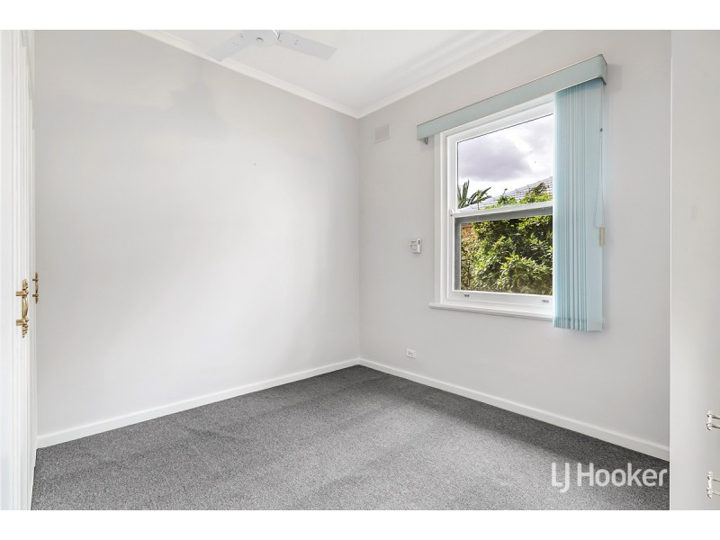 15 Longleat Road, Elizabeth Vale SA 5112